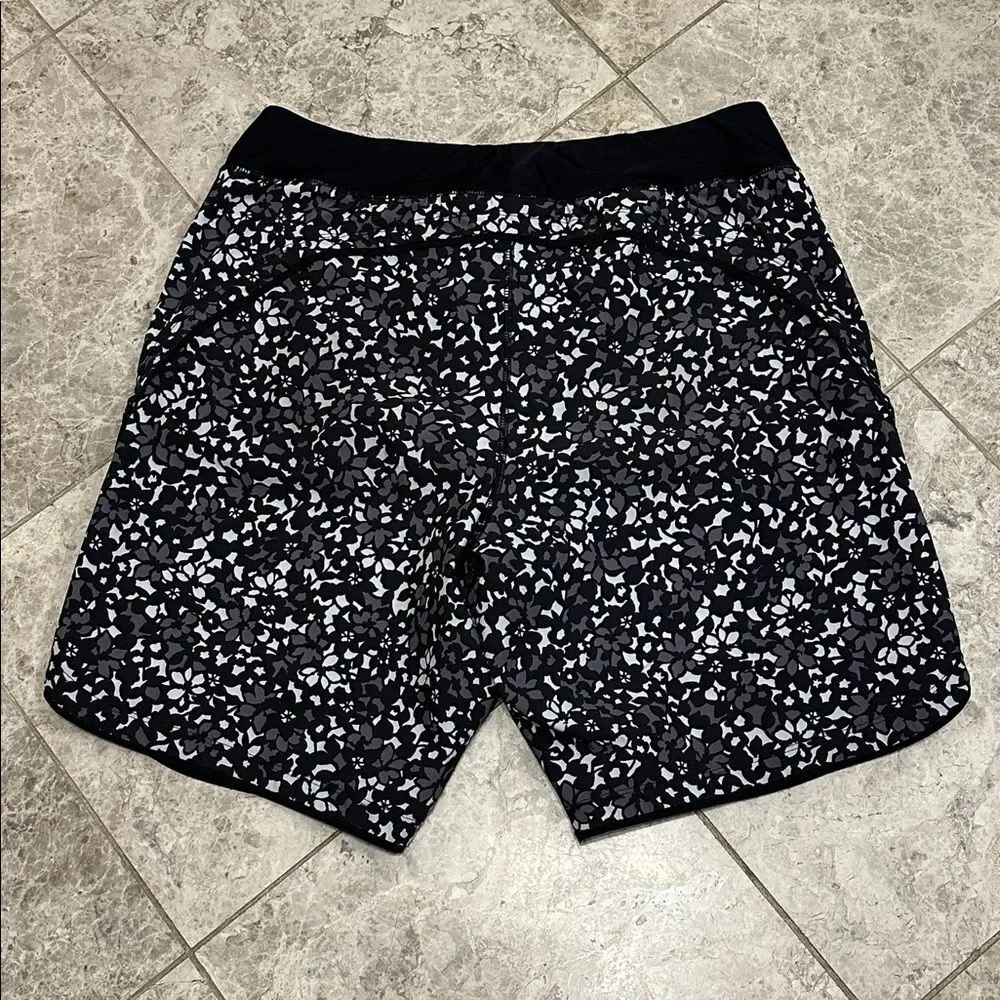 Lands End 9” Board Shorts Sunshade Black Gray Floral Size 10